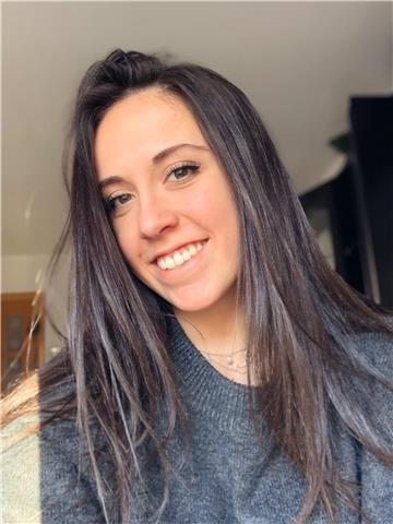Estudiante del Doble Grado en Educación Infantil y Primaria con mención en lengua inglesa, a un año de acabar la carrera, y con el certificado C1 (Advanced) de inglés, ofrezco dar clases de inglés, o cualquier otra materia, a niños y adolescentes entre 3-