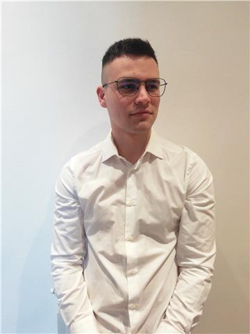 Studente di lettere moderne, ripetizioni di storia e letteratura italiana per ragazzi di medie e superiori