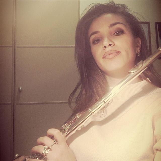 Insegnante di italiano e musica. Diplomata al liceo pedagogico  P. Siciliani  ; laureata presso il conservatorio Tito Schipa di Lecce in Flauto