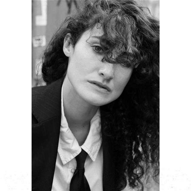 Attrice con esperienze lavorative in lingua inglese offre lezioni di inglese! Un anno di vita a Londra, uno a Parigi, studi presso l'Eynford College di Londra, masterclass di recitazione in inglese, esperienza sul campo con il regista Ridley Scott! Conver