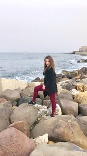 Doy clases particulares para reforzar y ayudar a aquellas personas que lo puedan necesitar y porque me gusta el contacto con los niños
