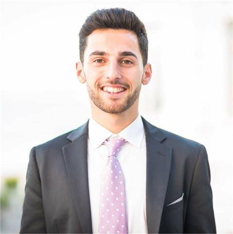 Hola! me llamo álvaro y estudio el último año de magisterio. este año tengo menos asignaturas y en mis ratos libres me gustaría dedicarme a dar clases