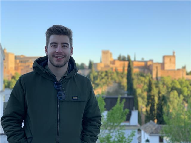 Doy clases de todas las asignaturas de educación primaria, con mención especial en lengua castellana y francés