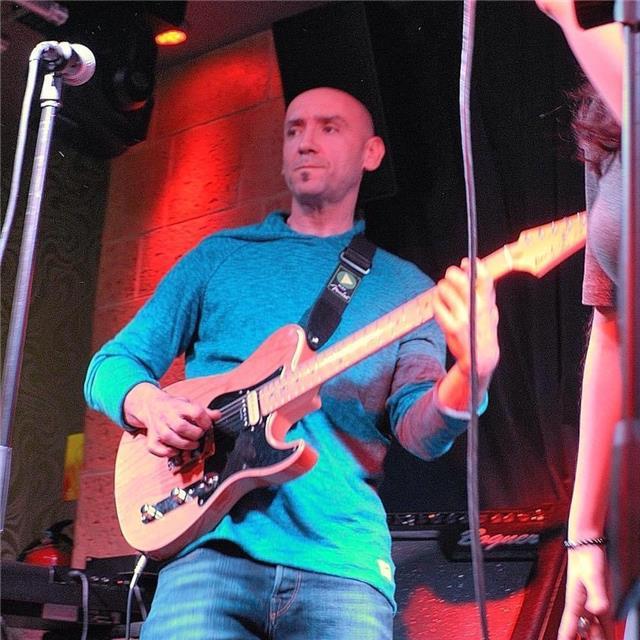 Clases de guitarra eléctrica y acústica, adultos y niños, iniciación a la música para niños, presenciales y online