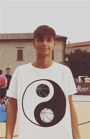 Ragazzo giovane di 20 anni diplomato al liceo scientifico Enrico Medi di Senigallia con una buona votazione, con Capacità di interazione con alunni di ogni tipo di età e preparazione pertinente a tutto il programma di matematica di scuola superiore