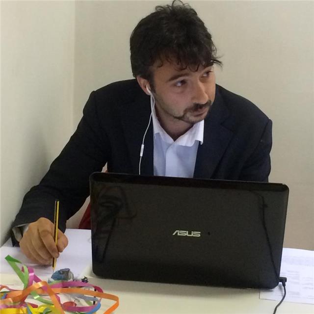 Insegnante di liceo offre lezioni di latino, greco e filosofia in presenza e online. Nell'ultimo anno mi sono occupato di sviluppare una metodologia di insegnamento della lingua latina per studenti con problemi di dislessia