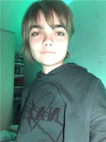 Soy laura, tengo 18 años y me gustaría trabajar impartiendo clases particulares a niños de primaria e instituto. desde siempre he sido de letras, podría enseñar lengua castellana, catalana, inglés y por supuesto literatura