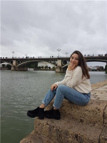 Doy clases de cualquier asignatura, nivel desde primaria hasta tercero de eso. tengo bachillerato y un ciclo superior de la rama sanitaria