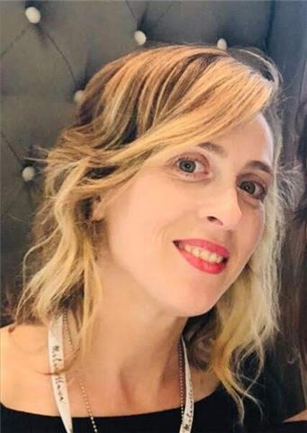 Insegnante di modellista e confezione industriale