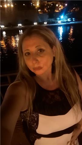 Insegnante di madrelingua inglese offre lezioni private nella zona di Taranto e provincia e nella zona di Palermo e provincia. Preparazione per tutti i livelli e preparazione per colloqui di lavoro. Alta professionalità linguistica e veloce rendimento per