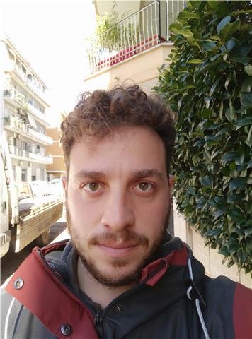 Specializzato in Archeologia, laureato in Lettere con il massimo dei voti, impartisce lezioni di greco, latino e di tutte le altre materie umanistiche per liceali. Puntualità e serietà massima