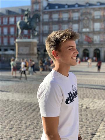 Soy estudiante de arquitectura de 5o y me gradué en bachillerato con matrícula de honor. ofrezco clases de eso a bachiller de diferentes materias