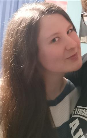 Ragazza universitaria impartisce lezioni online, aiuto compiti e ripetizioni!