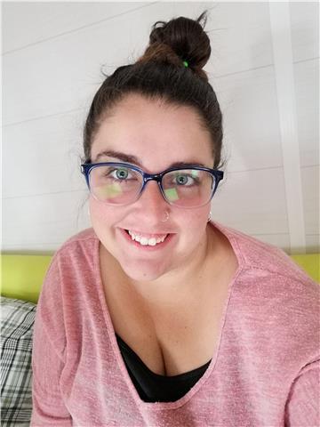 Profesora de pedagogía terapéutica ofrece apoyo en todas las materias necesarias para niños con dificultades de aprendizaje