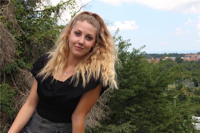 Studentessa universitaria offre ripetizioni e aiuto compiti di italiano e scienze umane