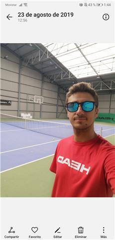 Profesor titulado por la ftcv, doy clases particulares de tenis. objetivo: mejorar y disfrutar de este deporte