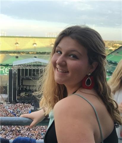 Alumna de violonchelo del real conservatorio manuel de falla. soy una persona muy creativa, innovadora ,con una alto nivel de motivación y capacidad para enseñar a los demás.preparada para dar clases a niños, adolescentes y adultos