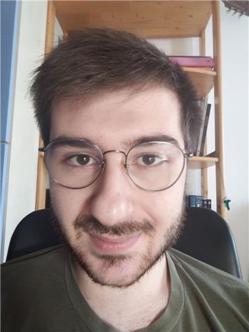 Studente universitario offre lezioni online di lingua inglese per studenti e adulti. fornito di attestato di conoscenze linguistiche di livello b2