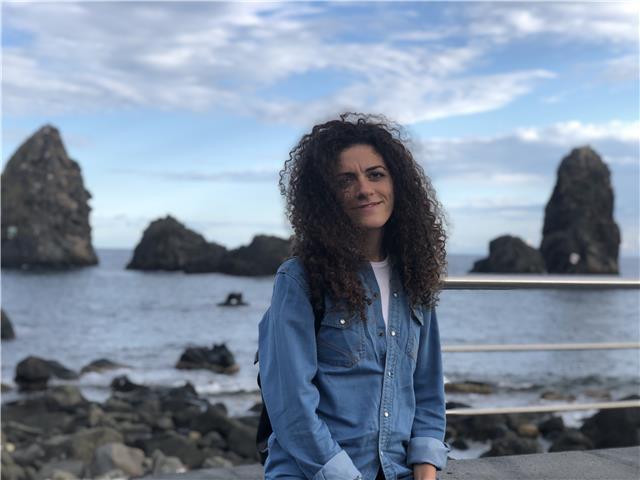 Laureata in lingue per la comunicazione nelle aziende e imprese, disponibile per lezioni di inglese e tedesco