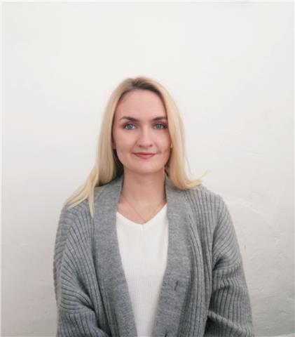 Profesora inglés nativa. Con experiencia de todos los niveles. Preparación de examenes como del First Certificate o el Advanced. Clases de conversación