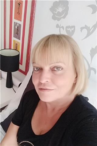 Insegnante madrelingua italiana impartisce interessanti lezioni on-line