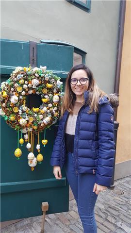 Studentessa diplomata offre lezioni di inglese e matematica, livello elementari/medie/superiori