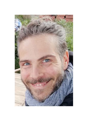 La mia vita mi ha portato a vivere per 12 anni in spagna dove ho imparato molto bene questa meravigliosa y ricca lingua. se vuoi imparare a parlare spagnolo facilmente e divertendoti, contattami!