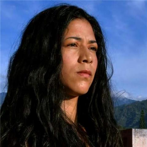 Profesora de Kundalini yoga para jóvenes, adultos, adulto mayor. Descubre tu real esencia