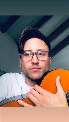 Soy musico profesional, cursé estudios con profesores particulares y en el conservatorio manuel de falla (argentina) y actualmente doy clases particulares de musica y guitarra, mis alumnos son principiantes e intermedios