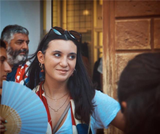 Studentessa universitaria offre aiuto compiti e ripetizioni di matematica, scienze, italiano, latino, inglese