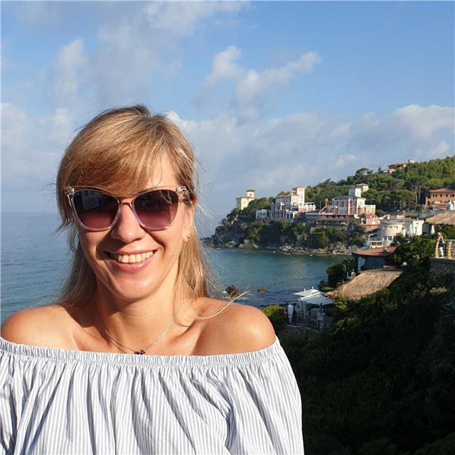Ciao tutti! Mi chiamo Kateryna. Sono di madrelingua russa. Offro le lezioni di lingua russa, l'approfondimento nella gramatica russa, la pratica con madrelingua. Le lezioni su Skype!