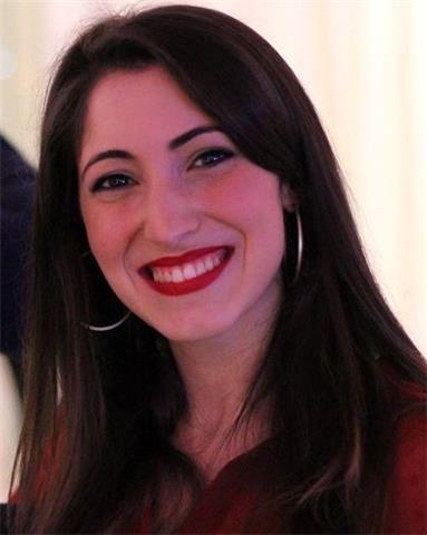Studentessa Universitaria di Infermieristica, diplomata al Liceo Linguistico