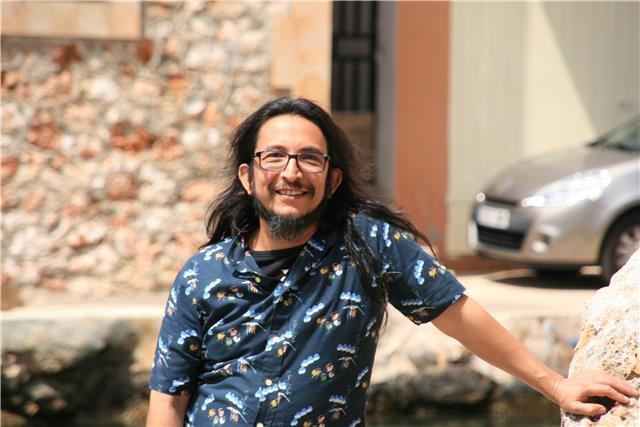 Licenciado en bellas artes y master en teatro terapéutico ofrece clases de teatro y artes plàsticas