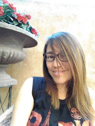Soy profesora nativa de Español, titulada de Filología Inglesa y con muchos años de experiencia dentro de la docencia