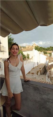 Chica que estudia derecho en la ugr, con ganas de dar clases particulares a niñ@s de primaria y eso