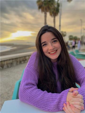 Doy clases de inglés, lengua, historia, matemáticas y geografía... para nivel de primaria y eso