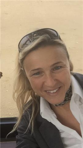 Laureata in inglese offre lezioni dalle elementari fino alle superiori.disponibile anche per lezioni private ad adulti