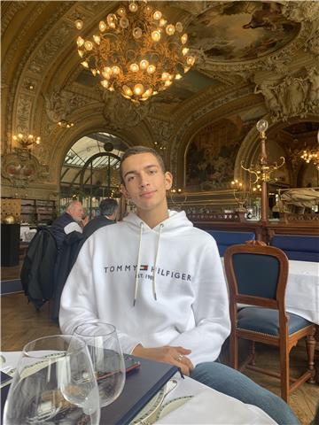 Étudiant en droit à l'université Panthéon-Assas Paris II donne des cours de français et histoire-géographie niveau collège