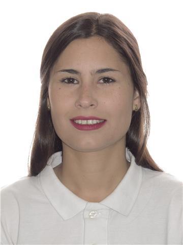 Chica con carrera que imparte clases para todos las edades hasta un nivel de 2º de Bachillerato en Humanidades