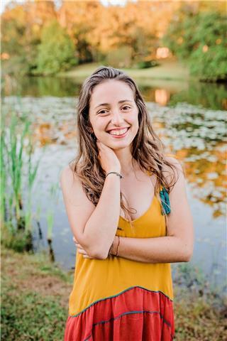 studentessa universitaria offre lezioni di inglese e conversazione inglese