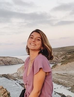 Imparto clases de inglés para niños de infantil o primaria. vivo en la zona de blasco ibañez, valencia pero me puedo desplazar. actualmente estudio en la universidad turismo y ade. tengo el titulo de cambridge de inglés y he vivido/ estudiado un año en in