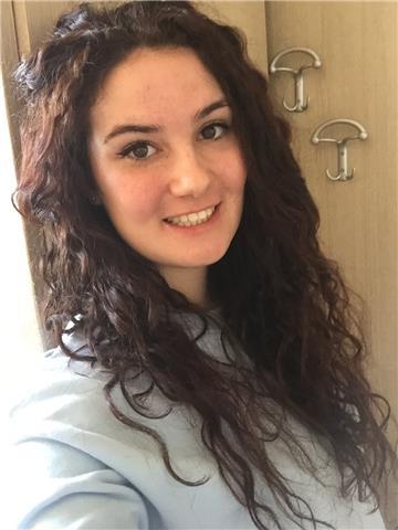 Studentessa di Odontoiatria a Perugia, ex liceale disponibile in diverse materie