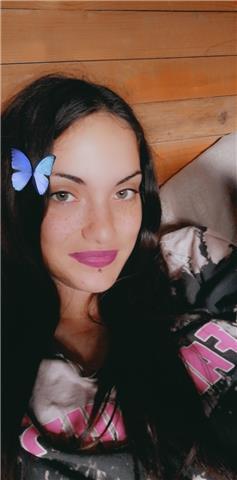 Educadora social ofrece clases de inglés, sociales, música, plástica, lengua, historia y naturales. Desde primaria hasta 2° de Eso. Además de poder proporcionar al alumno técnicas de estudios