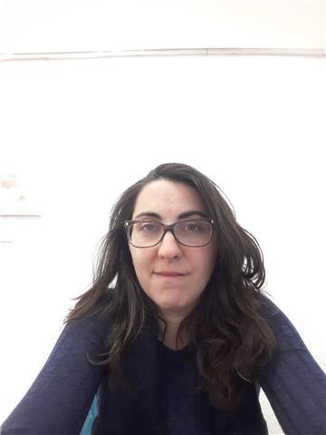 Diplomata Liceo Psicopedagocico con esperienze di insegnamemto in ambito artistico a bambini di elementari e mede lingua italiana a bambini stranieri