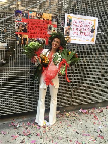 Sono Ilaria, mi sono laureata in Giurisprudenza con lode, superando sempre ogni esame. Vorrei insegnare il mio metodo di studio cosicché ognuno di voi possa affrontare gli esami con la maggiore sicurezza e proprietà di linguaggio tecnico