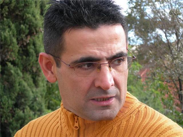 Profesor de informática ofrece clases particulares a distintas edades