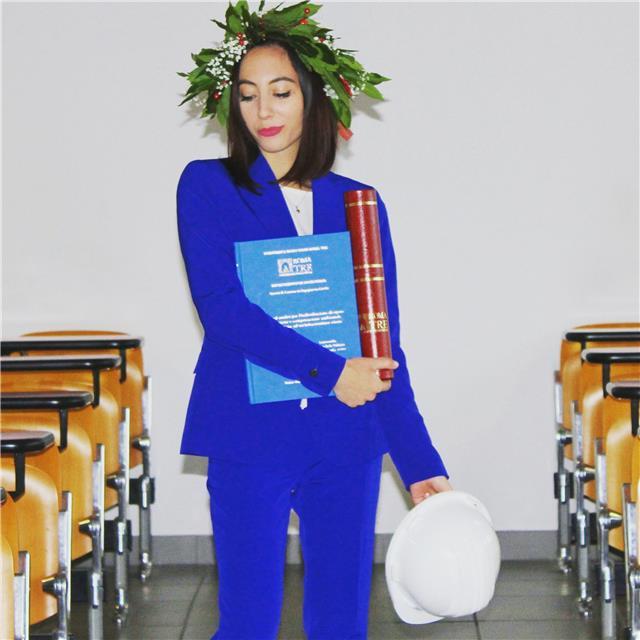 Giovane solare e dinamica dottoressa in ingegneria civile spartisce ripetizioni per scuole elementari, medie, superiori e università!