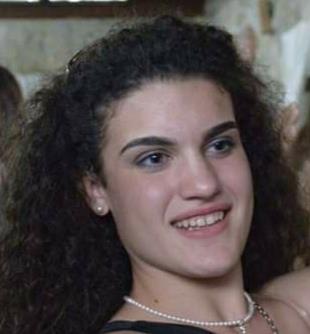 Sono una ragazza di 22 anni, con una figlia, diplomata al liceo scientifico e laureanda in lettere. Lavoro ma avrei bisogno di qualcosa per arrotondare. Sono brava a comunicare con bambini e ragazzi