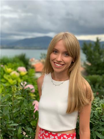 Tengo dos años de experiencia dando clases a niños de e. primaria y eso, principalmente de apoyo en lengua, matemáticas, inglés y francés