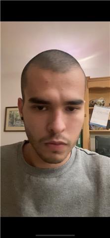 Soy guitarrista, estudie jazz. me apasiona tanto mi instrumento como la armonía y la composición